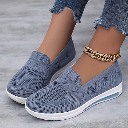 SOLID BREATHABLE COLOR SNEAKERS