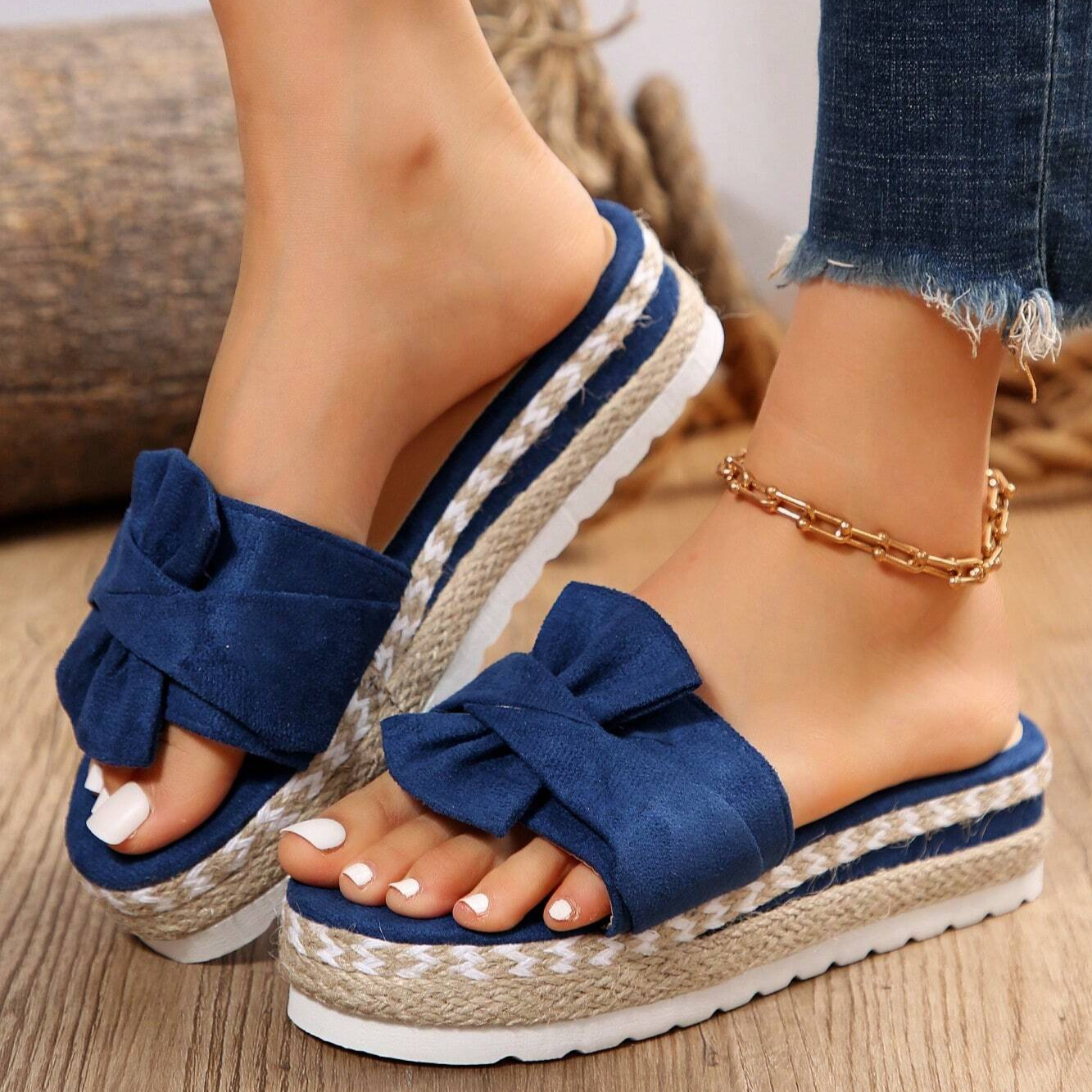 Supportive and lightweight orthopedic Sandals